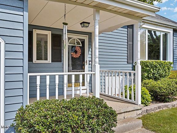3rd image of 118 Southbury Road
