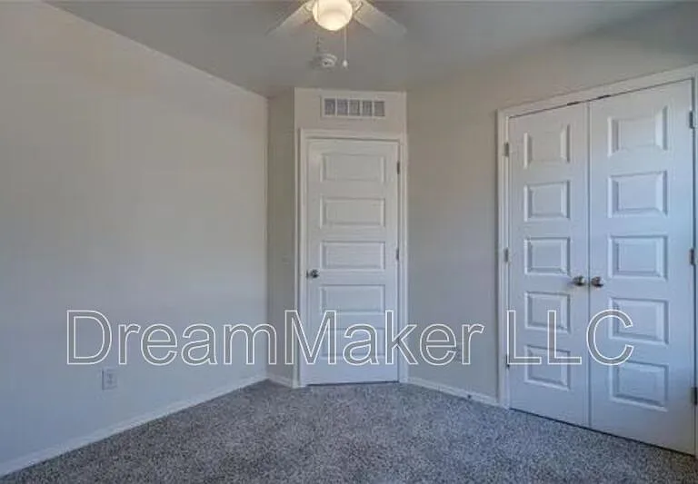 2405 S 28th Ter — Photo 27