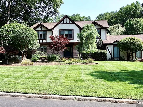 9 Watch Hill Rd, Mahwah, NJ 07430