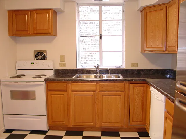 2 bed, 900 sqft, $1,930 — Photo 2