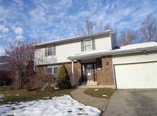 6197 Weybridge Dr, Dayton, OH 45426