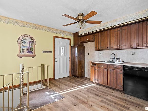 3rd image of 15959 N Lake Rd