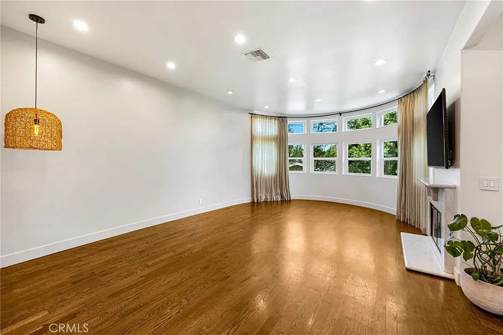 5 bed, 3.5 bath, 2603 sqft, $8,500 — Photo 3