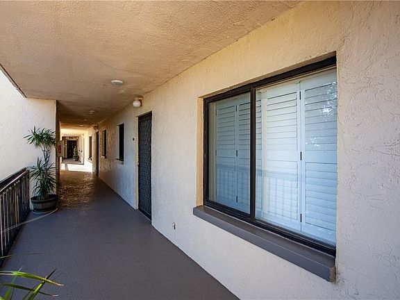 3rd image of 405 Tarpon Pt #405