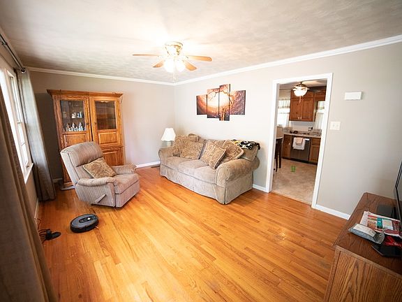 3rd image of 1903 Marc St