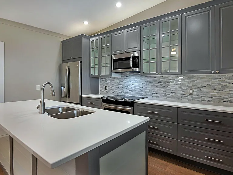 959 SW 18th St W — Photo 1
