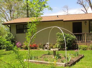 96 N Shore Dr, Franklin, NC 28734