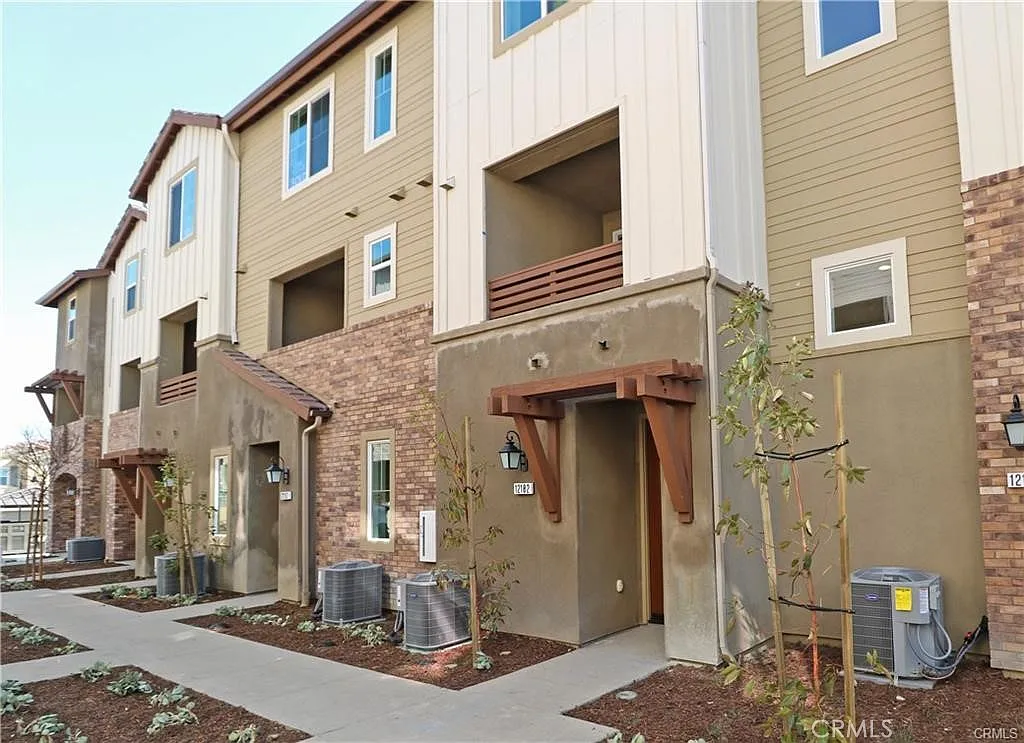 2 bed, 2.5 bath, 1296 sqft, $2,975 — Photo 1