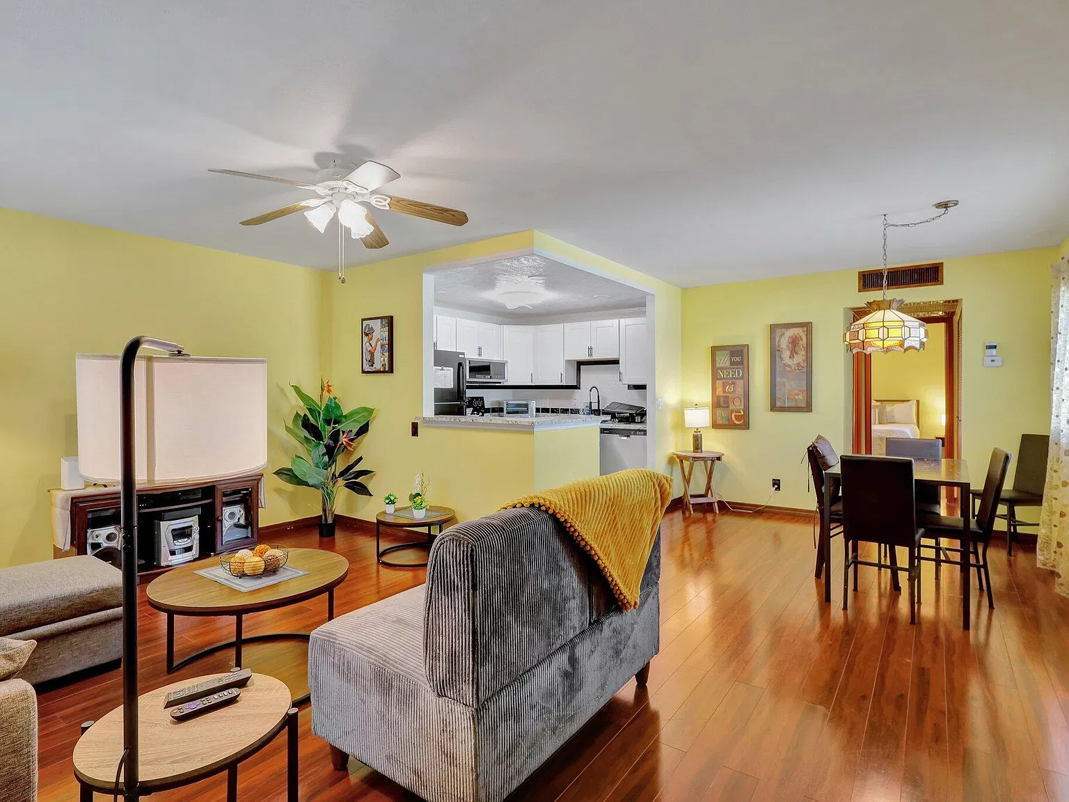 1 bed, 1.5 bath, 720 sqft, $1,200 — Photo 3