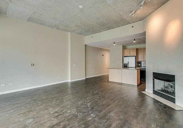 333 N Canal St #1902 — Photo 1