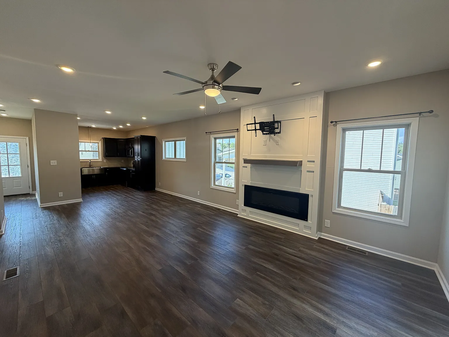 3 bed, 2.5 bath, 1518 sqft, $1,595 — Photo 4