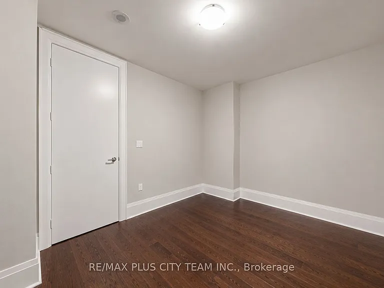 29 Queens Quay E #Townhouse 122 — Photo 21
