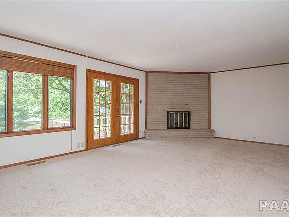 2nd image of 1810 W Glen Ave
