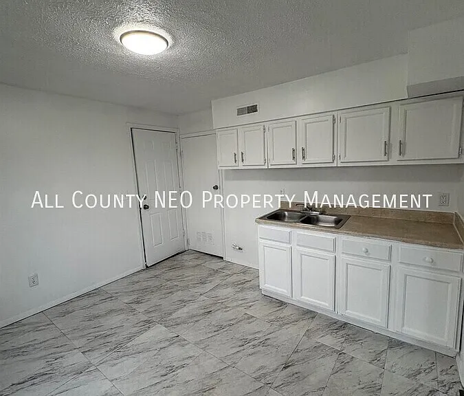 9584 Greenmeadow Rd #F — Photo 4