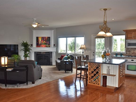 3rd image of 209 Sandahlwood Cir