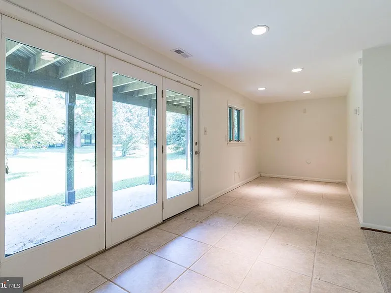 8209 Ruxton Crossing Ct — Photo 11