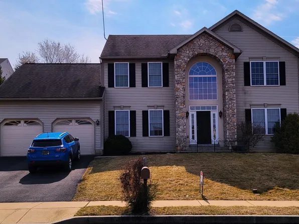 3310 Pequot Dr, Sinking Spring, PA 19608