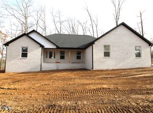 440 Oak Point Dr, Lexington, TN 38351