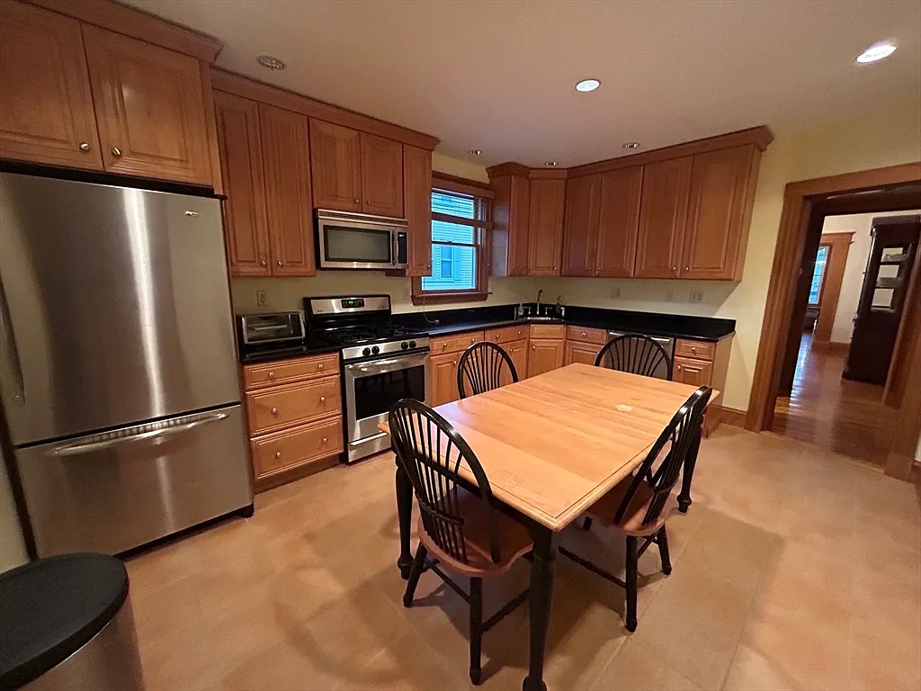 2 bed, 1.0 bath, 1100 sqft, $2,950 — Photo 4