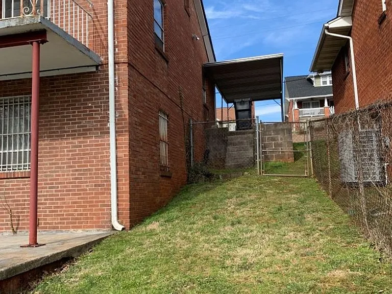1506 Exeter Ave — Photo 6