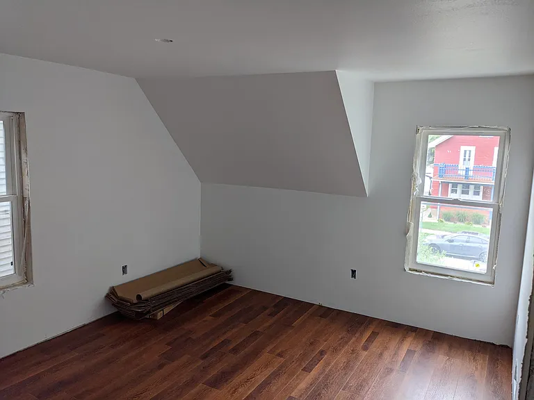 1123 Emerald St — Photo 5
