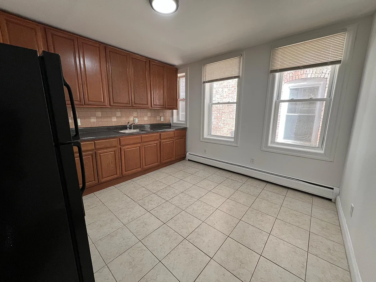 Building Photo - 21-23 E 17th St #5B