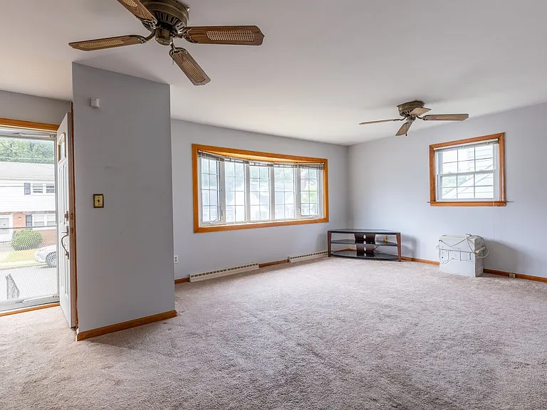 7 Jefferson Ave — Photo 4
