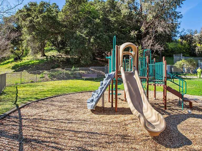 600 Canyon Oaks Dr #F — Photo 48