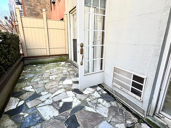 5th image of 230 E 58th St APT 1A