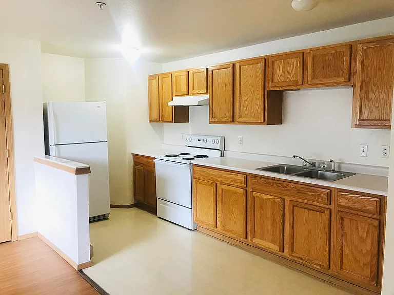 808 W Buffalo St — Photo 4