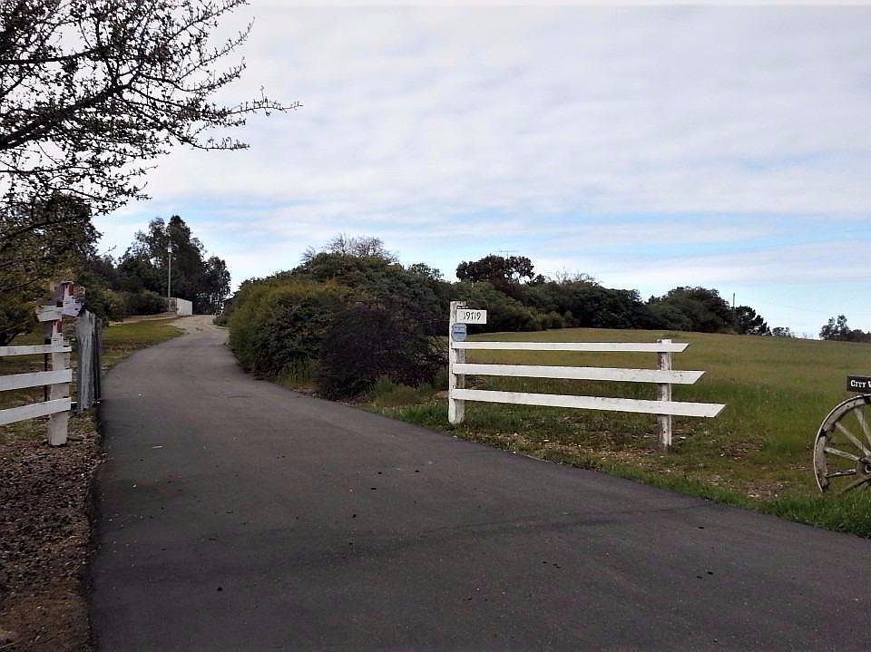 1st image of 19719 Hillcrest Dr