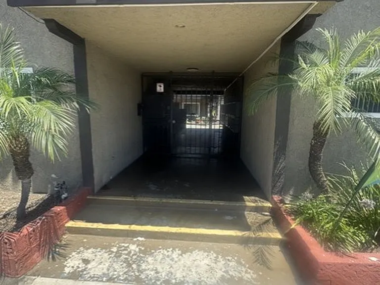 Marine Bay Apartments — Photo 21