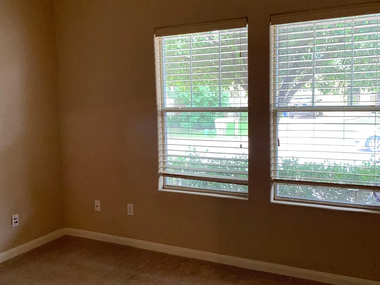 2044 Amur Dr — Photo 16