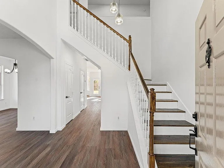 2830 Fern Hill Dr — Photo 11