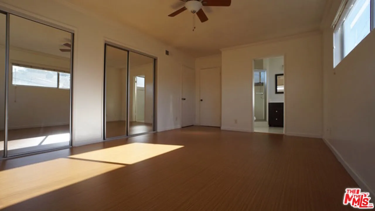 2 bed, 2.0 bath, 1100 sqft, $3,230 — Photo 2