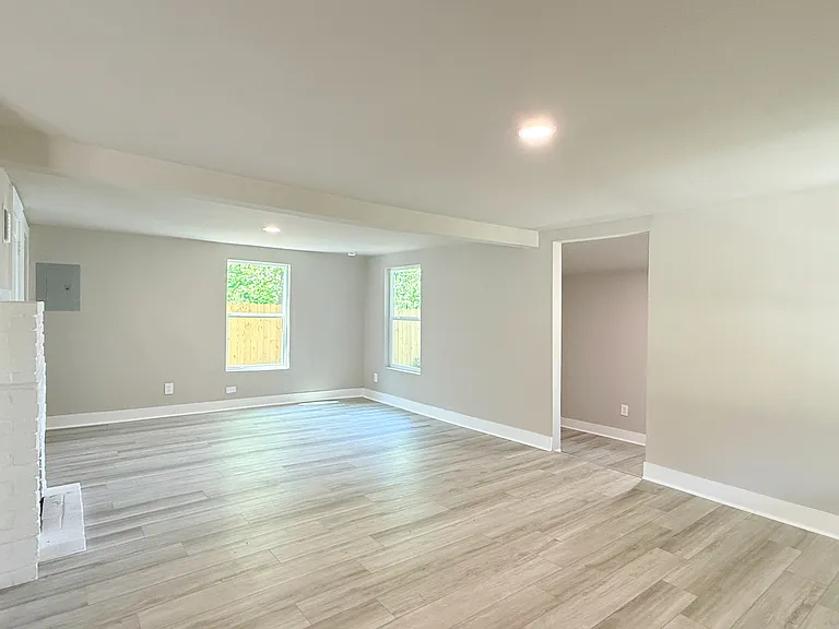 312 Avondale Ave — Photo 8