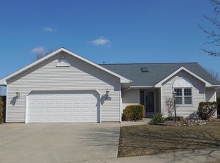 730 Desplaine Rd, De Pere, WI 54115