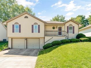 2215 NW 8th St, Blue Springs, MO 64015