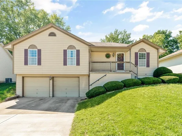 2215 NW 8th St, Blue Springs, MO 64015