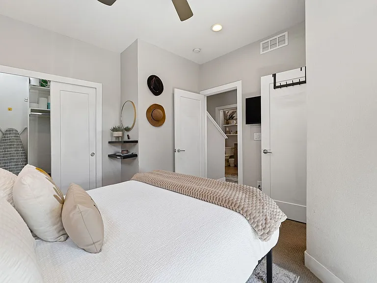 1731 Irving St #105 — Photo 35