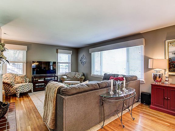 4th image of 1083 Birney Ln