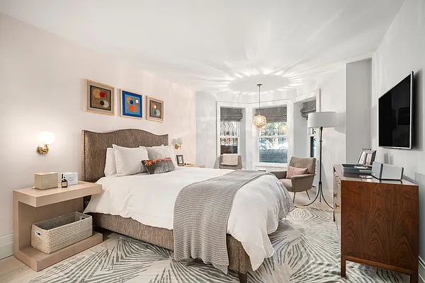 Sold by Compass | media 21