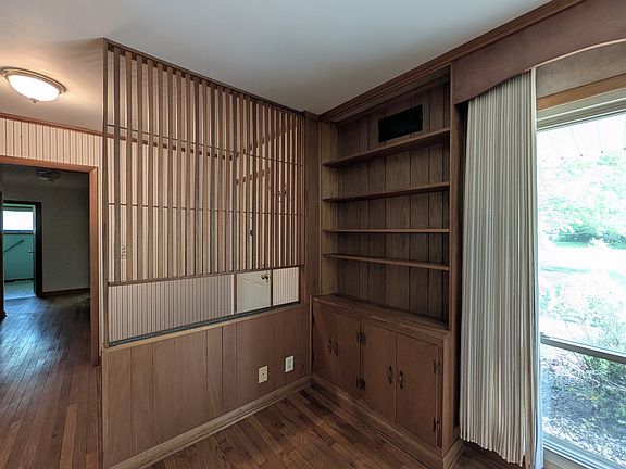 4th image of 2316 W 66th St