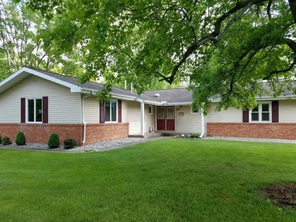 502 Coolidge Ave, Charleston, IL 61920