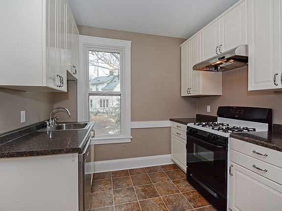 3rd image of 1020 Cromwell Ave