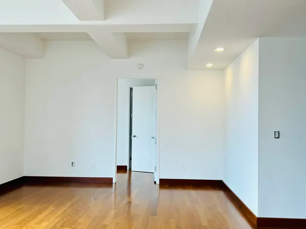 305 East 63rd Street image 24 of 24