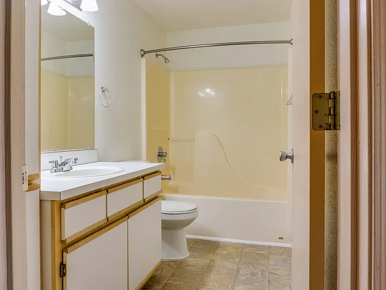 Maplewood Apartments — Photo 11