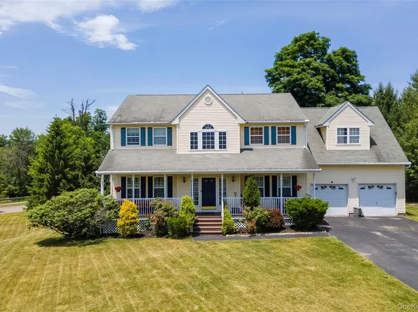 8 Cedardale Loop, Wappingers Falls, NY 12590