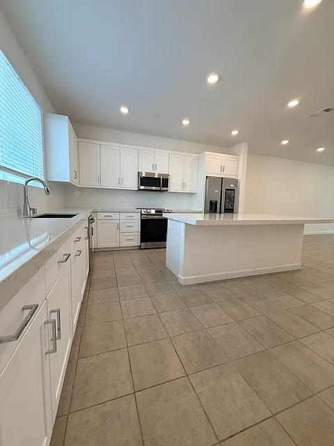 4 bed, 3.5 bath, 1810 sqft, $4,150 — Photo 2