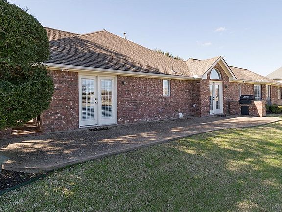 4th image of 501 Water Oak Dr
